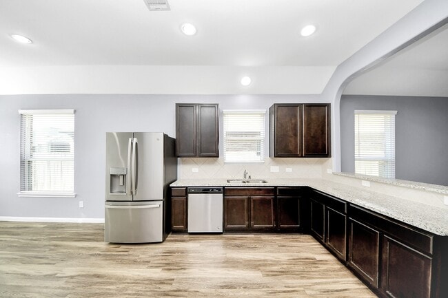 Building Photo - 2335 Spring Hollow Dr