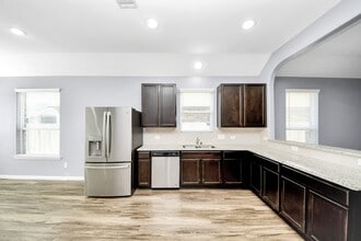 Building Photo - 2335 Spring Hollow Dr