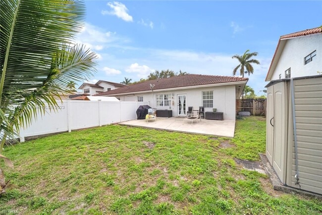Building Photo - 3 br, 2 bath Duplex - 7565 N Augusta Dr Ap...