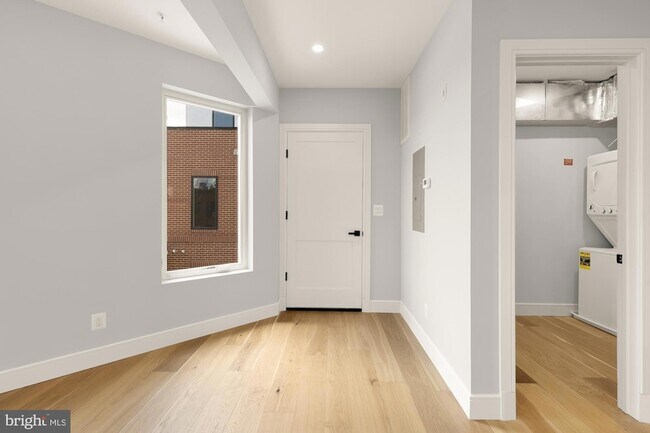 Foto del edificio - 3215 Mt Pleasant St NW