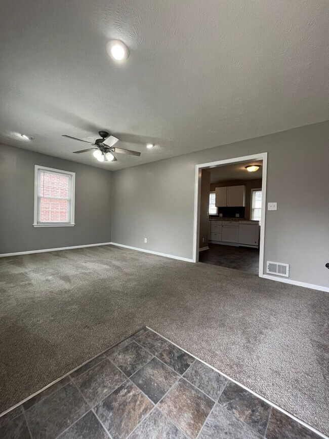 Building Photo - Charming 2-bedroom, 1.5-bathroom home