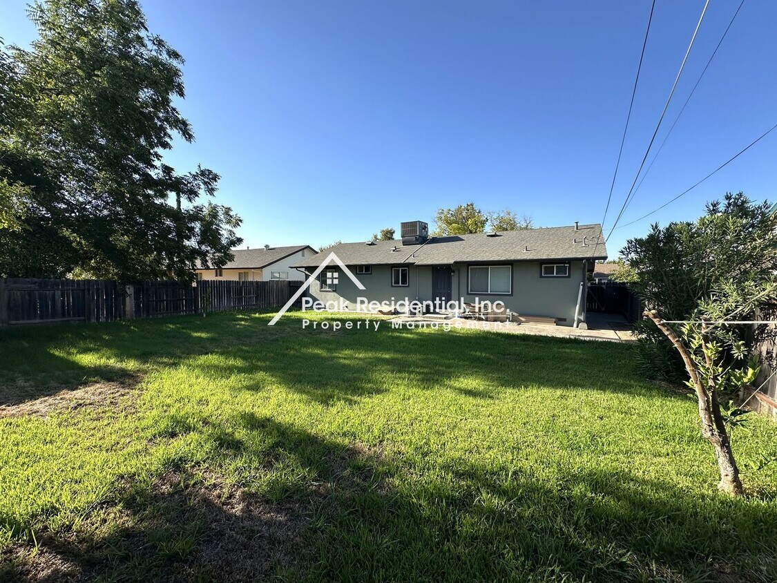 Building Photo - North Highlands 3bd/1.5ba House with 1 Car...