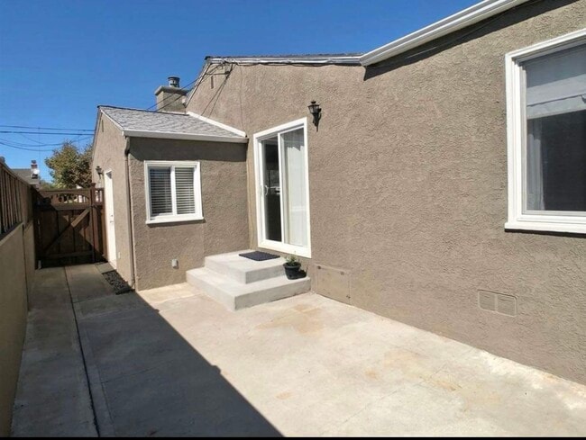 Building Photo - 1696 140th Ave