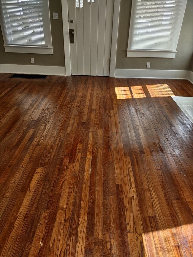 Building Photo - LIMITED TIME MOVE IN SPECIAL!! FIRST MONTH...