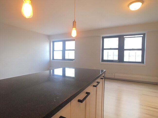 Foto del edificio - 111 Wadsworth Ave