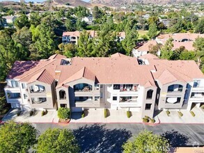 Building Photo - 1035 La Terraza Cir