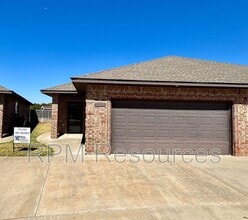 Building Photo - 157 Bison Ct Way