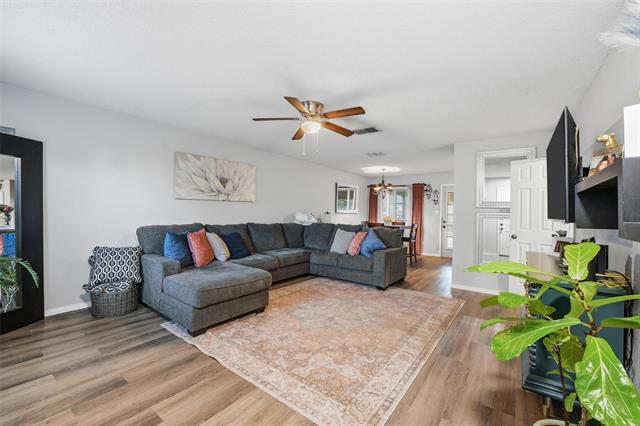 Foto del edificio - 5728 Giddyup Ln