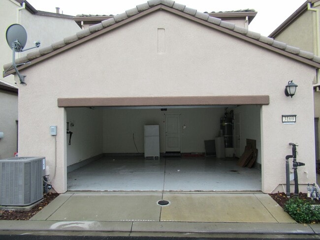 Building Photo - 2 STORY HOME IN WESTPARK VILLAGE CENTER ROSEVILLE WITH SOLAR!