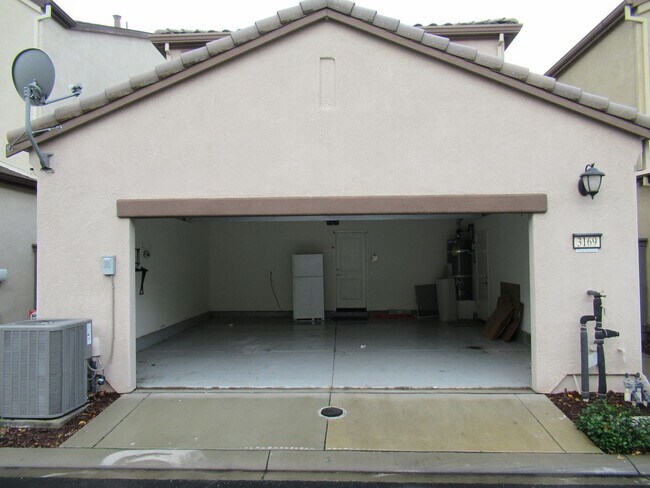 Foto del edificio - 2 STORY HOME IN WESTPARK VILLAGE CENTER ROSEVILLE WITH SOLAR!