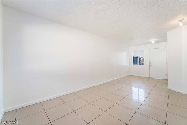 Building Photo - 375 N 15th St