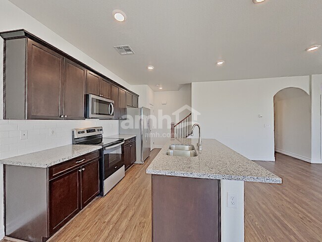 Foto del edificio - 4702 Tree Swing St