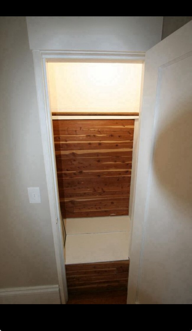 Building Photo - 353 Bellevue Ave