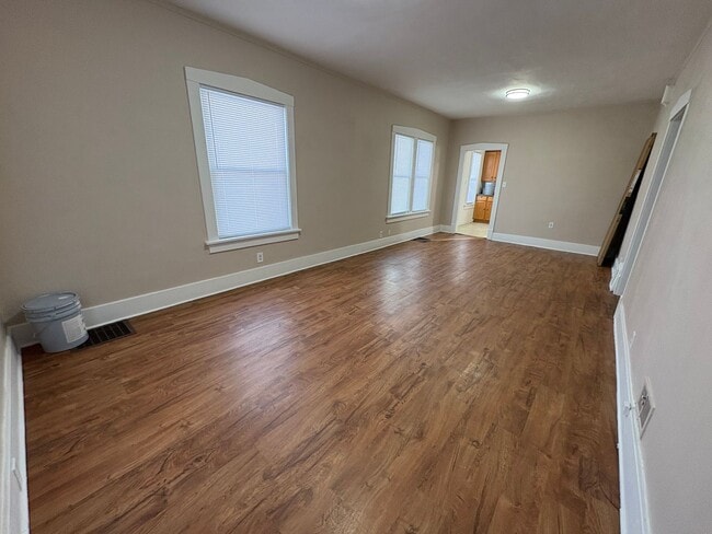 Building Photo - Come see this freshly updated 2 Bedroom - 1 Bath house that is ready to be your new home!!
