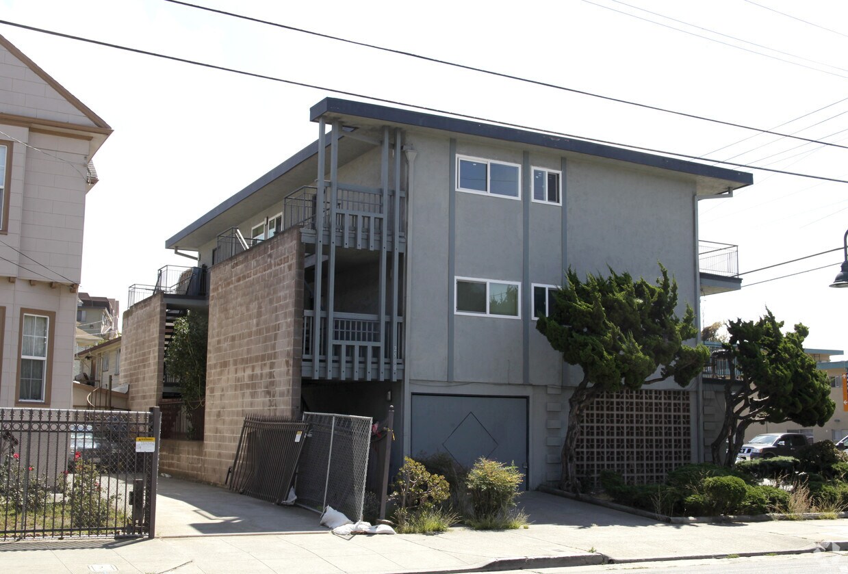 Building Photo - 2500 Fruitvale Ave