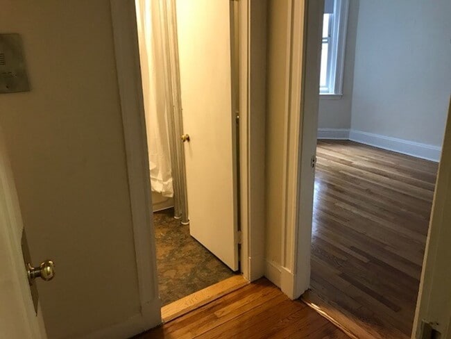 Building Photo - Nicely renovated studio in the heart of Fenway!