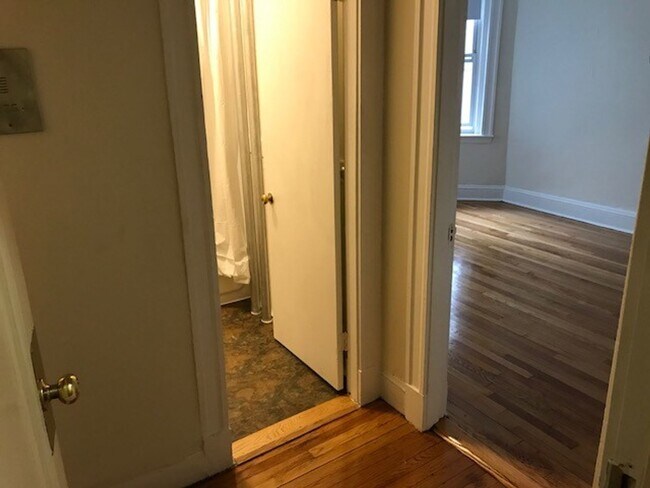 Foto del edificio - Nicely renovated studio in the heart of Fenway!