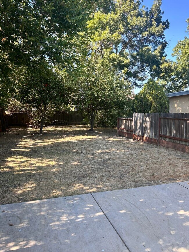 Foto del edificio - 2 Bedroom/1 Full Bath Modesto, Ca