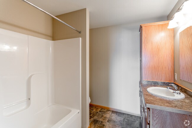 2 habitaciones, 1 baño - 953 pies cuadrados - Corner View Apartments