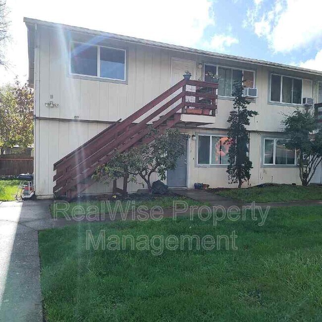 Building Photo - 104 NW Mercy Hills Dr