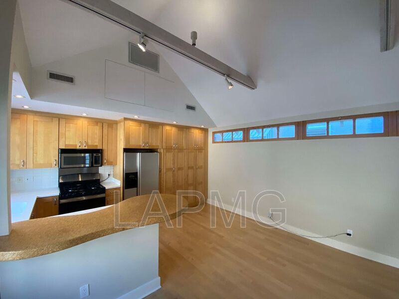 90269032 Rangely Ave Unit 9030, Los Angeles, CA 90048 Condo for Rent