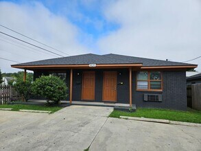 Building Photo - 1820 Iris St