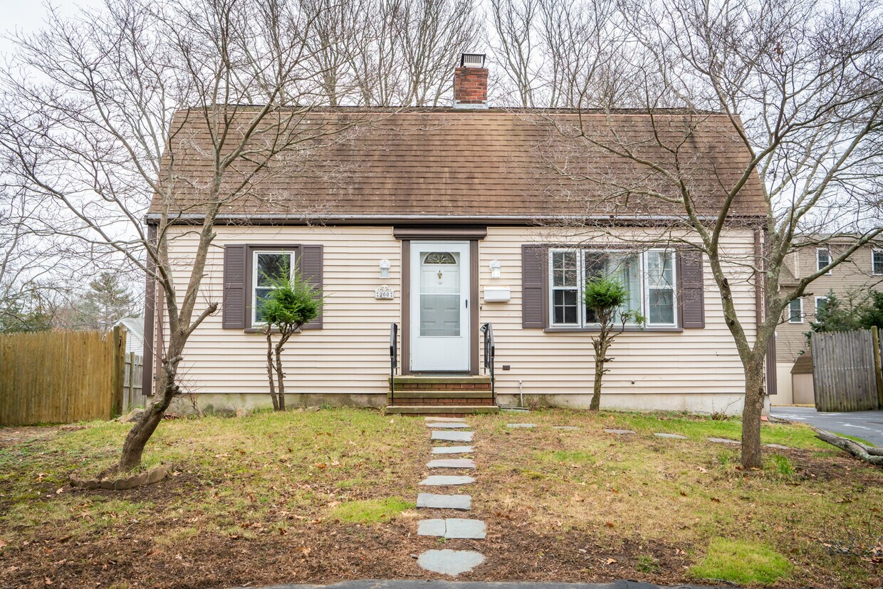 Primary Photo - 200 Common St