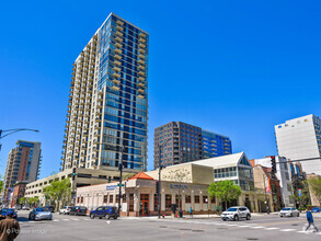 Building Photo - 1212N N La Salle Dr