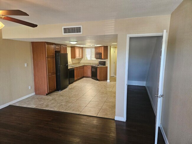 Building Photo - 885 N Granite Reef Rd