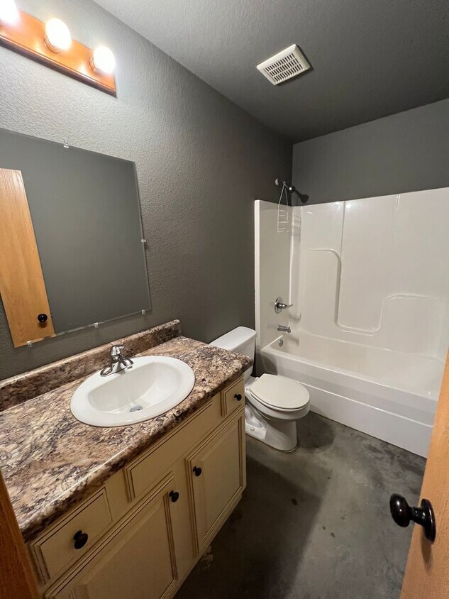 Primary Photo - 1400 N 5th Street