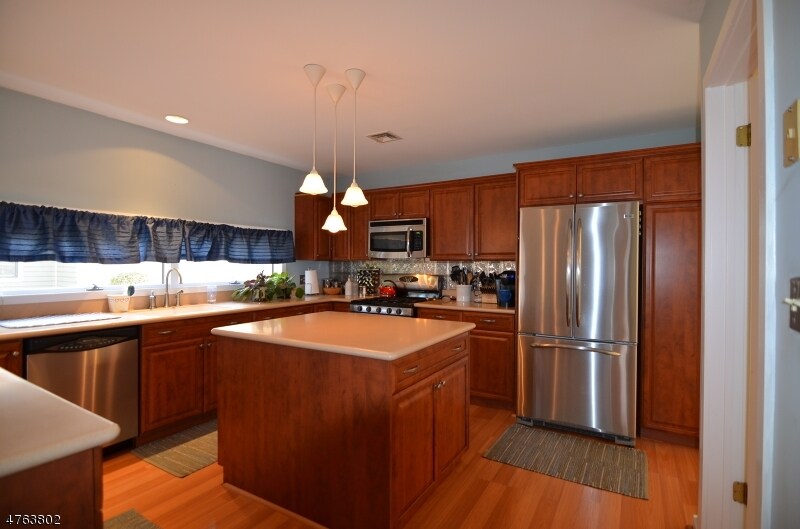 Foto principal - 26 Stryker Ct