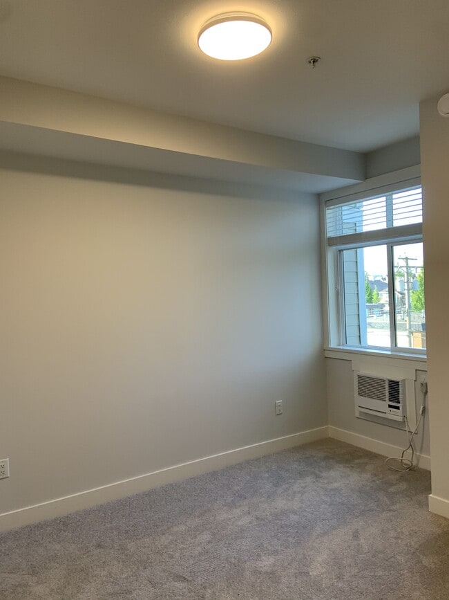 Building Photo - 20686 Eastleigh Crescent