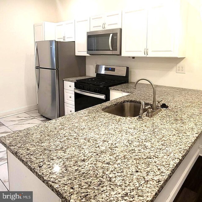 Building Photo - 423 N 52nd St