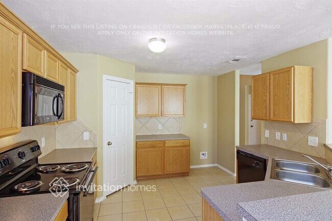 Foto del edificio - 15011 Roche Rock Dr