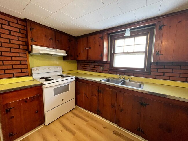 Foto del edificio - 147 Dewey Ave