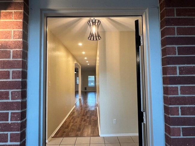 Building Photo - 137 Salado Dr