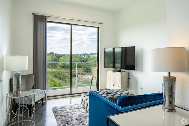 1 BR, 1 BA - 686 SF - The Hudson on Lake Travis (WATERFRONT!)