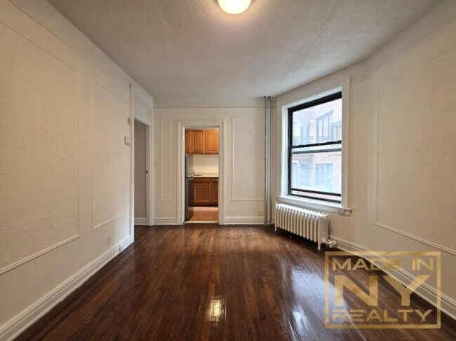 Foto del edificio - 1 bedroom in ASTORIA NY 11106