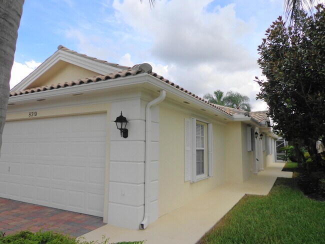 Foto del edificio - 8319 Eleuthera Ln