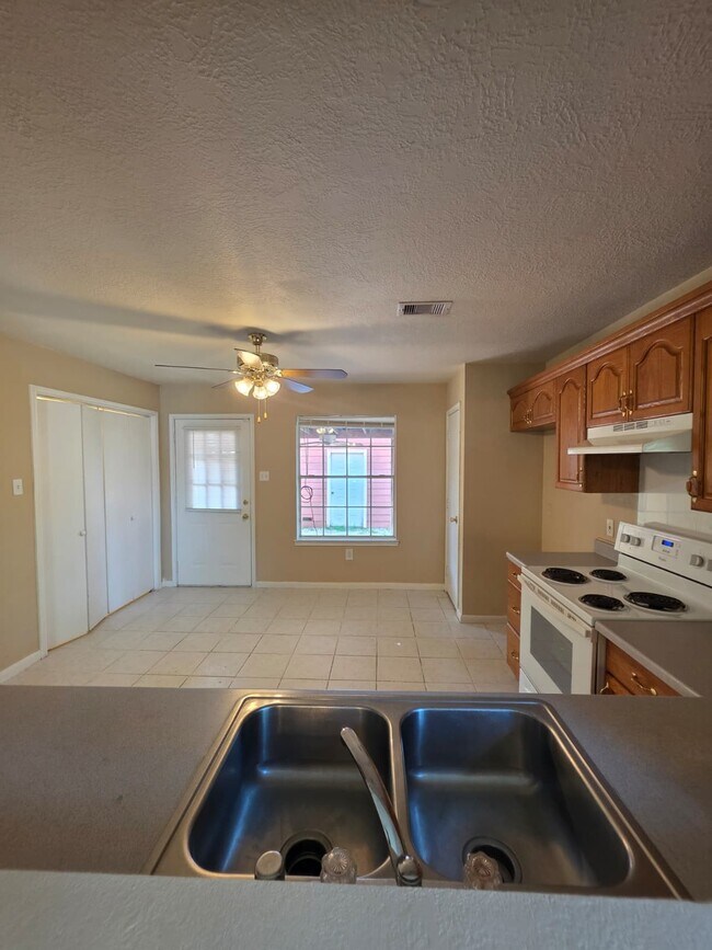 Foto del edificio - 24023 Strong Pine Dr