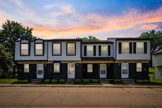 Building Photo - Walden Ridge Townhomes