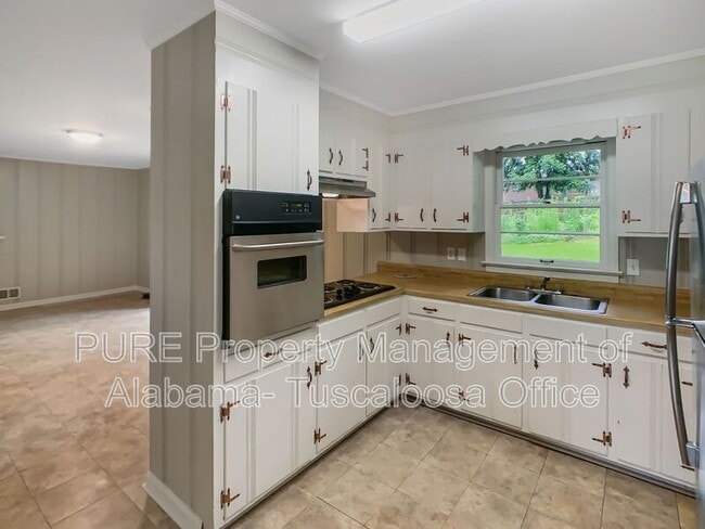 Building Photo - 3613 Mayfair Dr