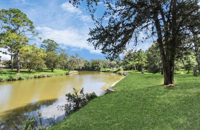 Foto del edificio - 12305 Pine Oak Dr