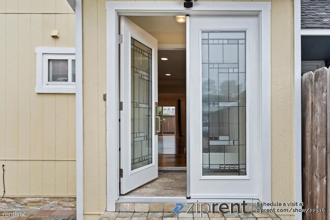Building Photo - 4 br, 3 bath House - 2680 Cromwell Row, So...