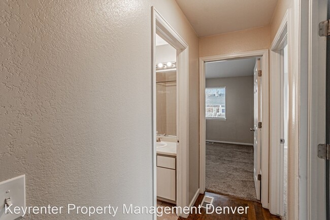 Building Photo - 3 br, 2.5 bath House - 1099 S Walden Way  ...