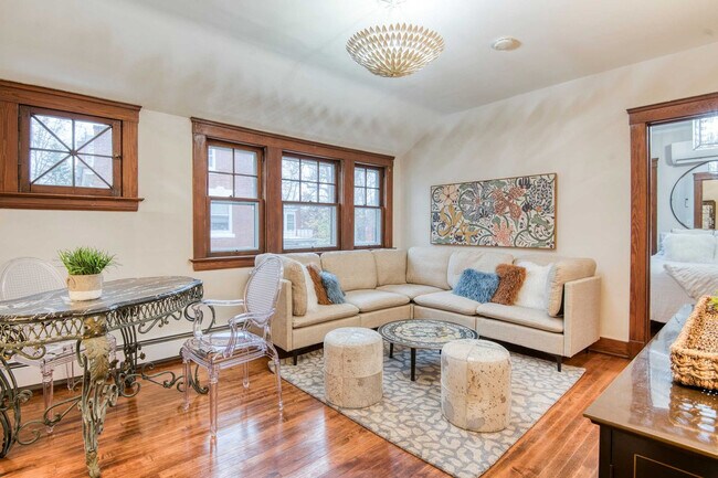 Foto del edificio - 3073 Fairmount Blvd