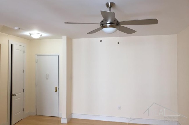 Foto del edificio - 151 E 19th St