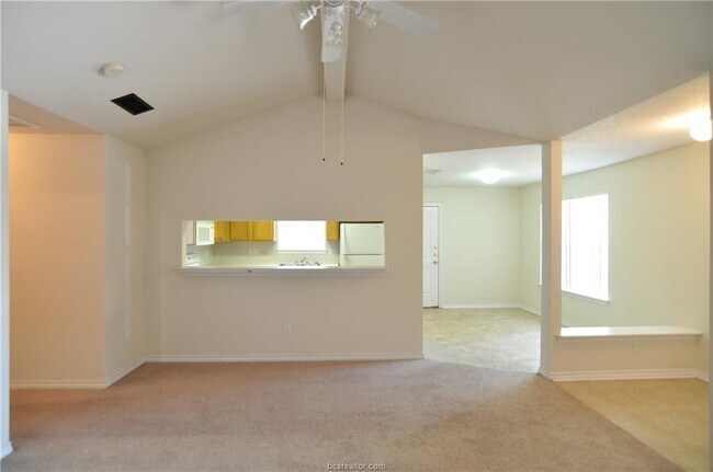 Foto del edificio - 935 Crepe Myrtle St