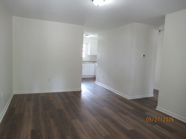 Building Photo - 251 Rast St