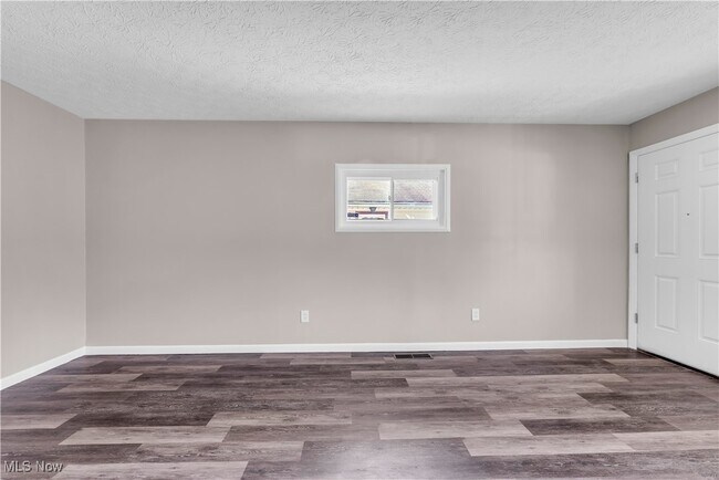 Foto del edificio - 533 Northfield Rd